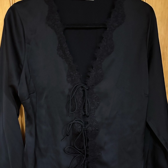 Abercrombie & Fitch Long Sleeve Lace Trim Tie Front Top - Picture 2 of 7